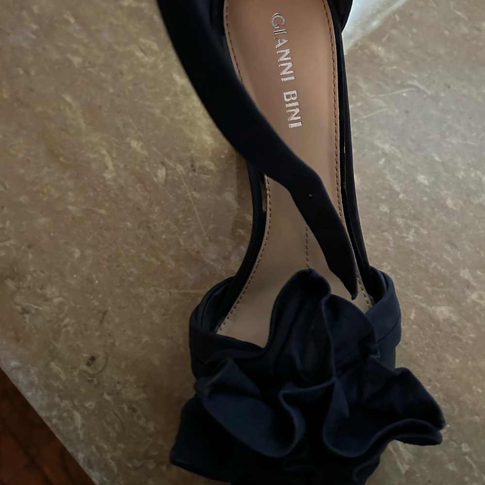 Gianni bini navy heel